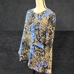 The Limited Asymmetrical Hem High Low Floral Blouse in Blue Floral Large